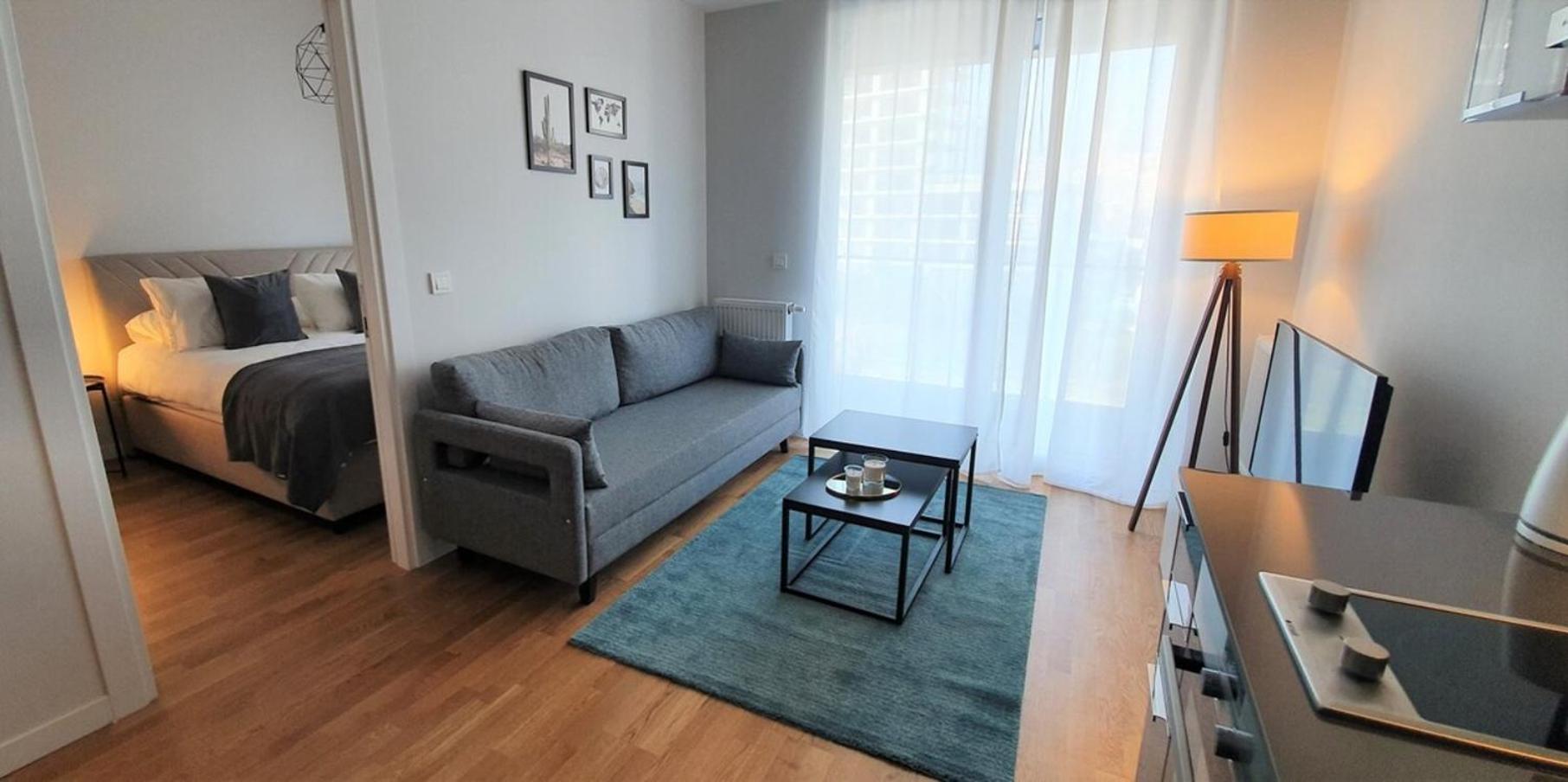 Near Airport Metro 1-bdr Gympool Apartament